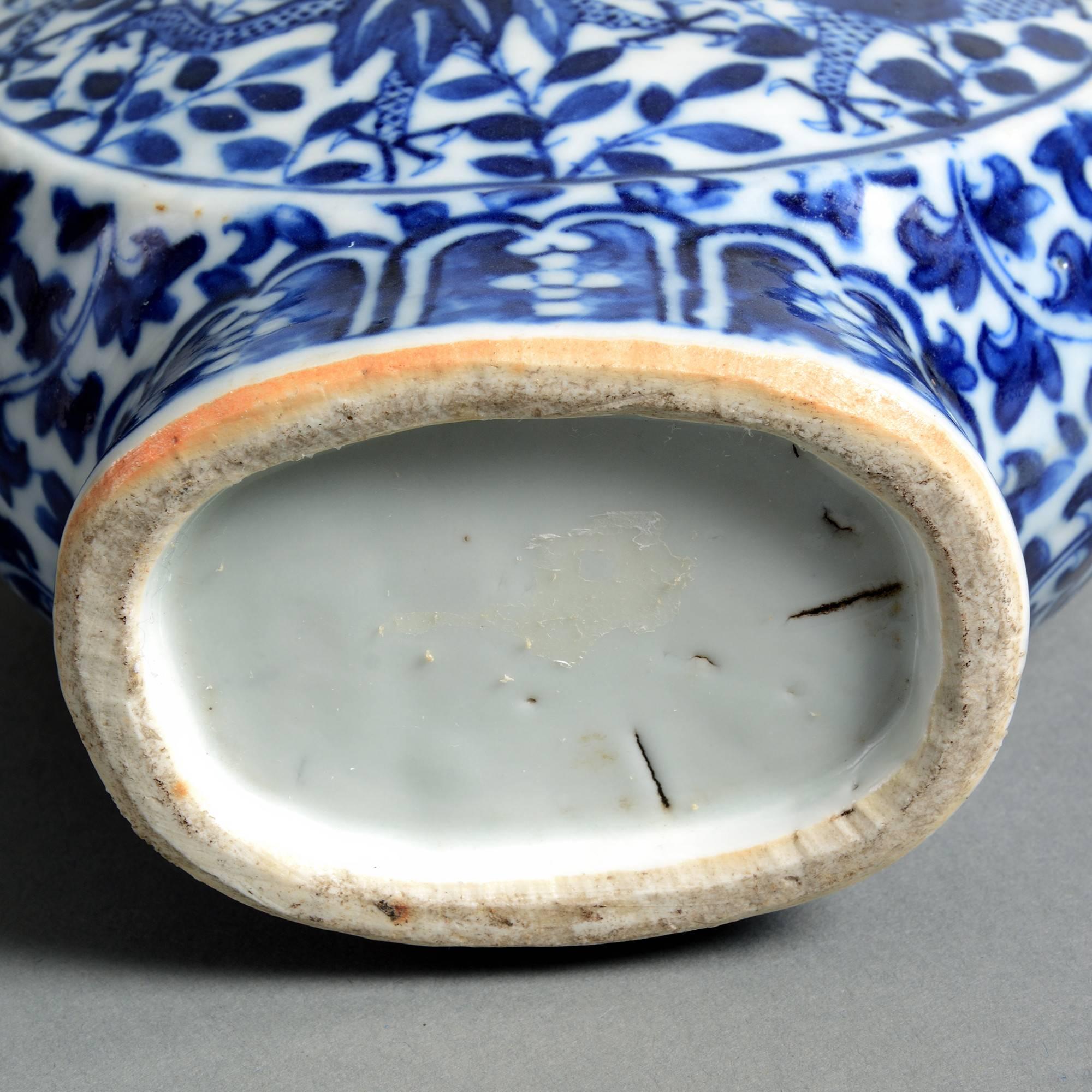 19th Century Blue and White Porcelain Moon Flask In Good Condition In London, GB