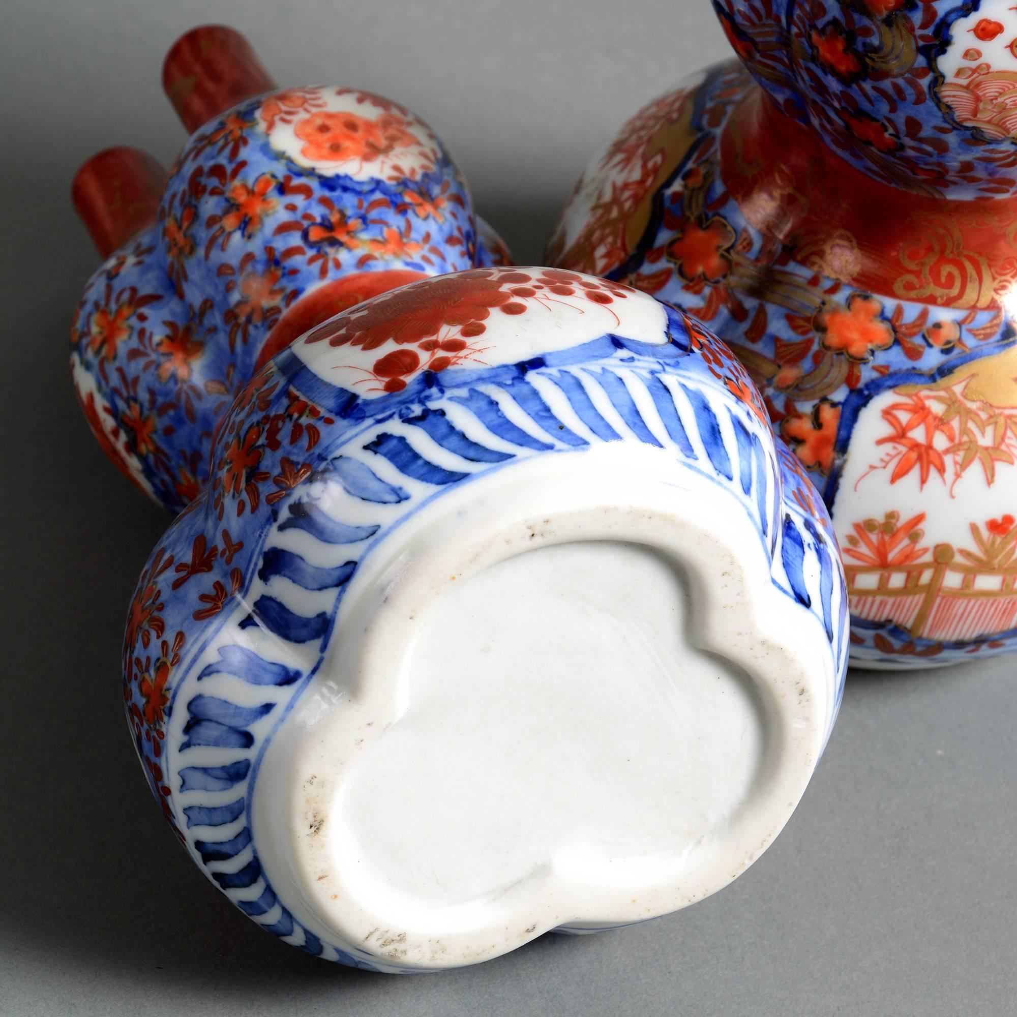 Pair of 19th Century Imari Triple Gourd Vases In Good Condition In London, GB