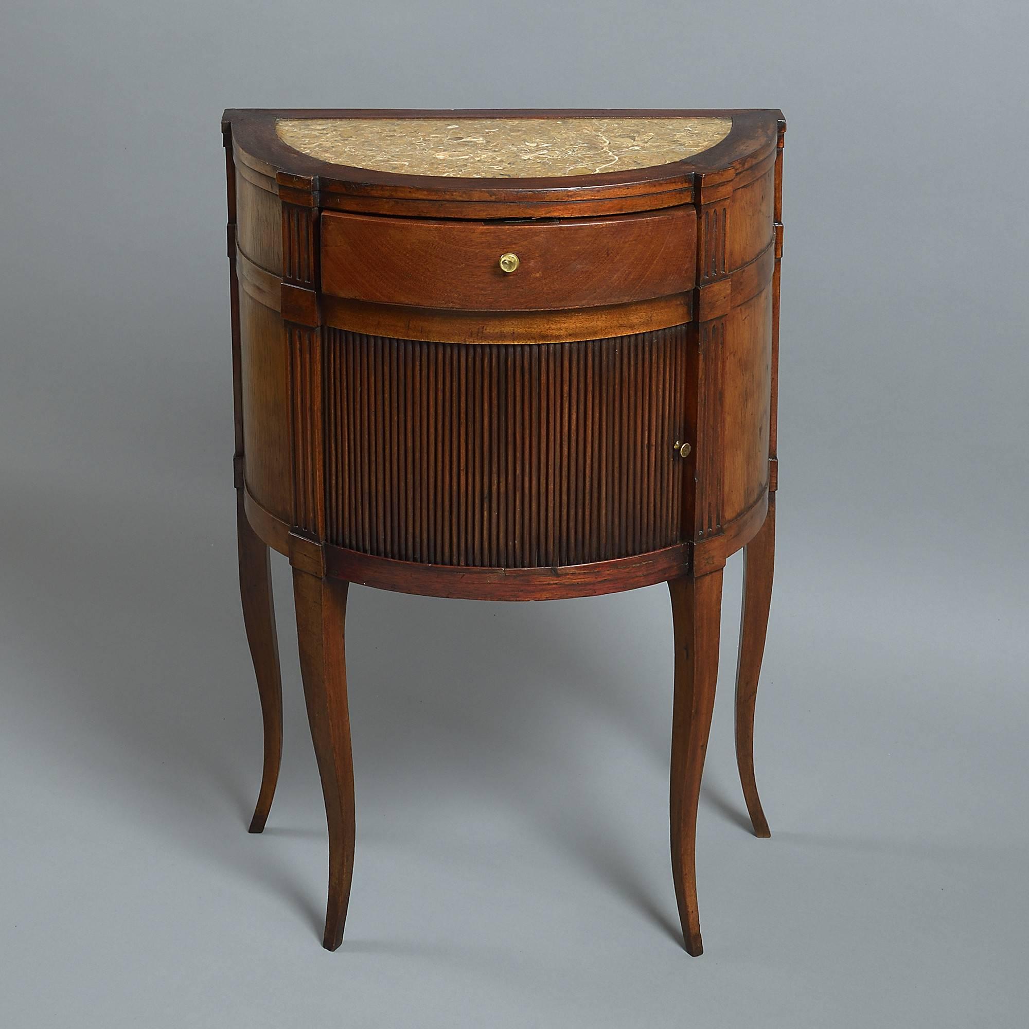 Matched Pair of Late 18th Century Bedside Walnut Commodes with marble tops In Good Condition In London, GB