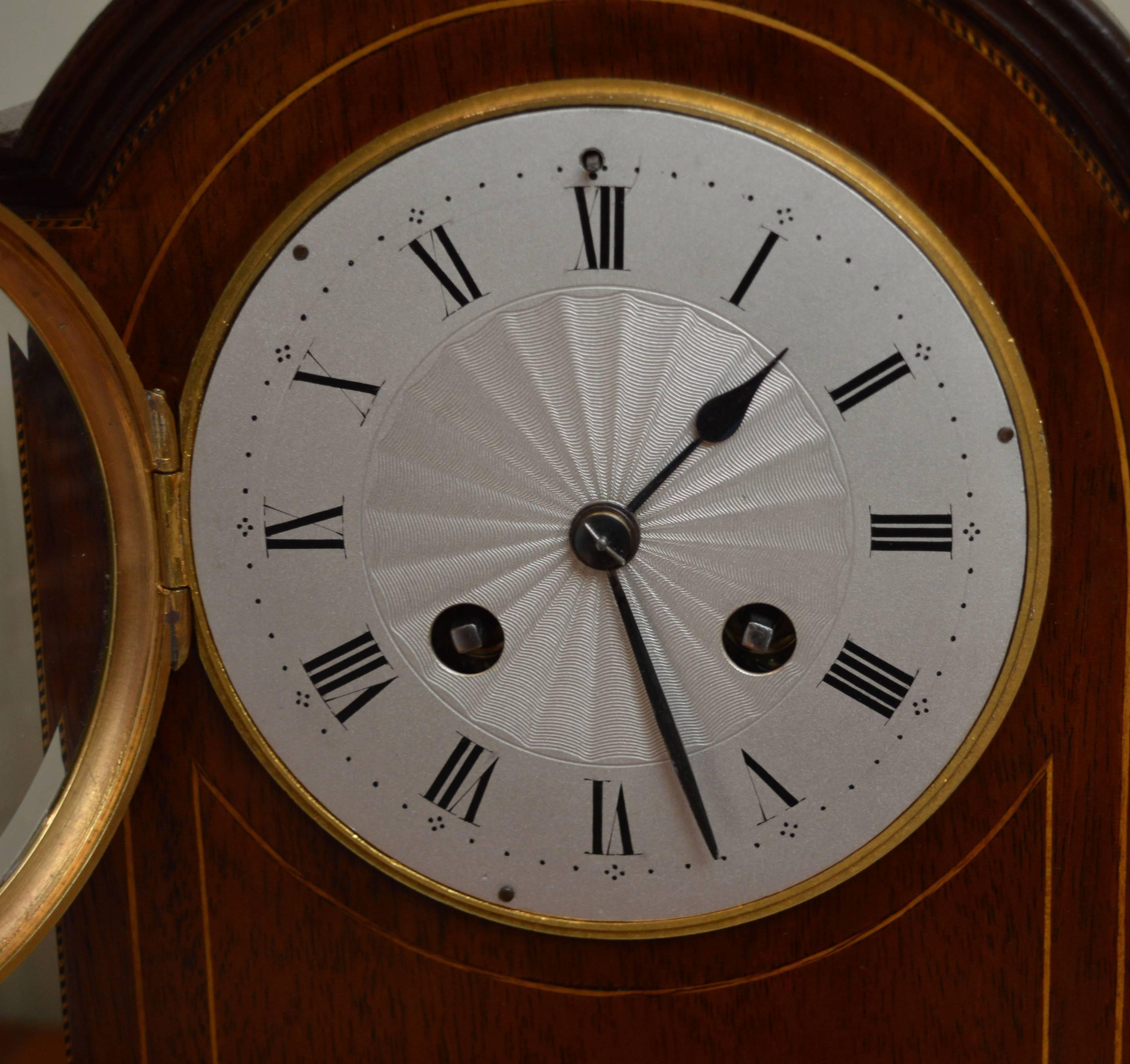 Edwardian Mahogany Striking Mantel Clock In Good Condition In Buckinghamshire, GB