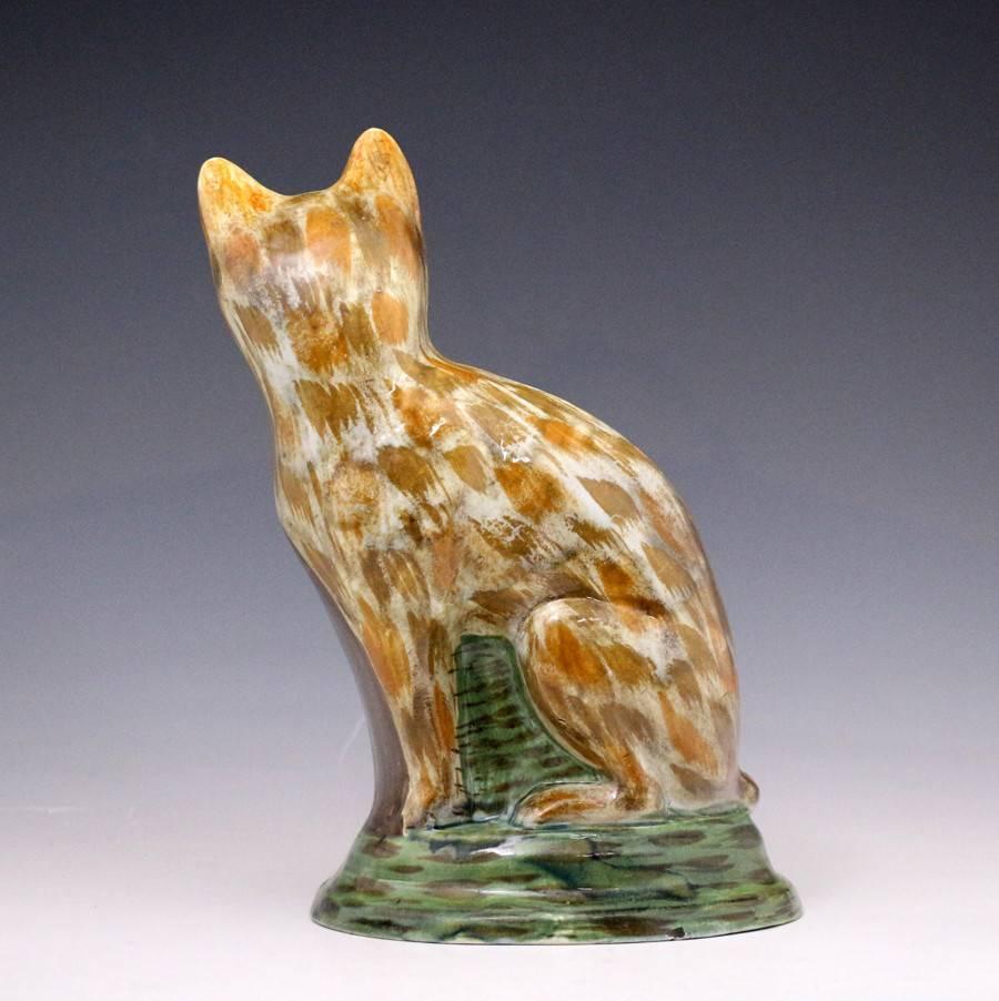 Antique Staffordshire Prattware Pottery Figure of a Seated Cat In Good Condition In Woodstock, OXFORDSHIRE