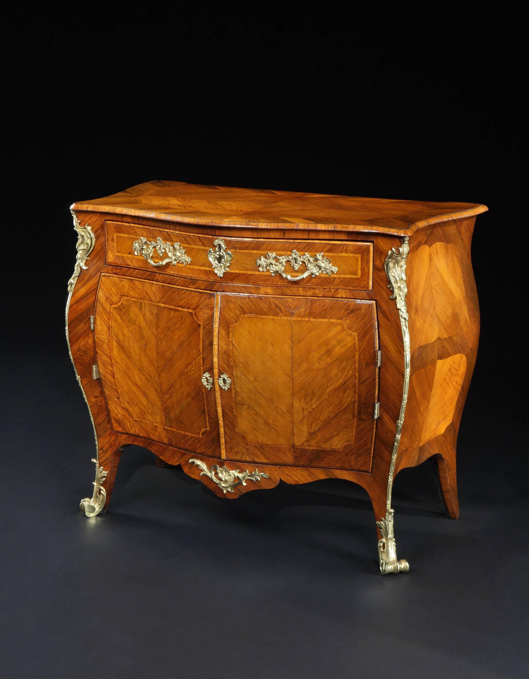 English Pair of George III Rosewood and Padouk Commodes Attributed to Pierre Langlois For Sale
