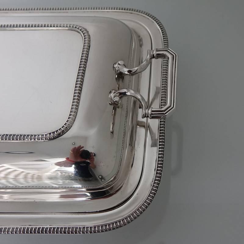 British Sterling Silver Pair of Entrée Dishes Sheffield, 1932, Roberts & Belk For Sale