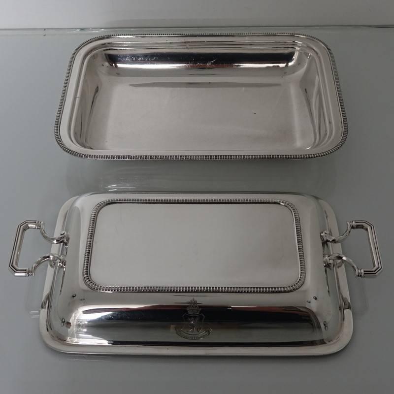 20th Century Sterling Silver Pair of Entrée Dishes Sheffield, 1932, Roberts & Belk For Sale
