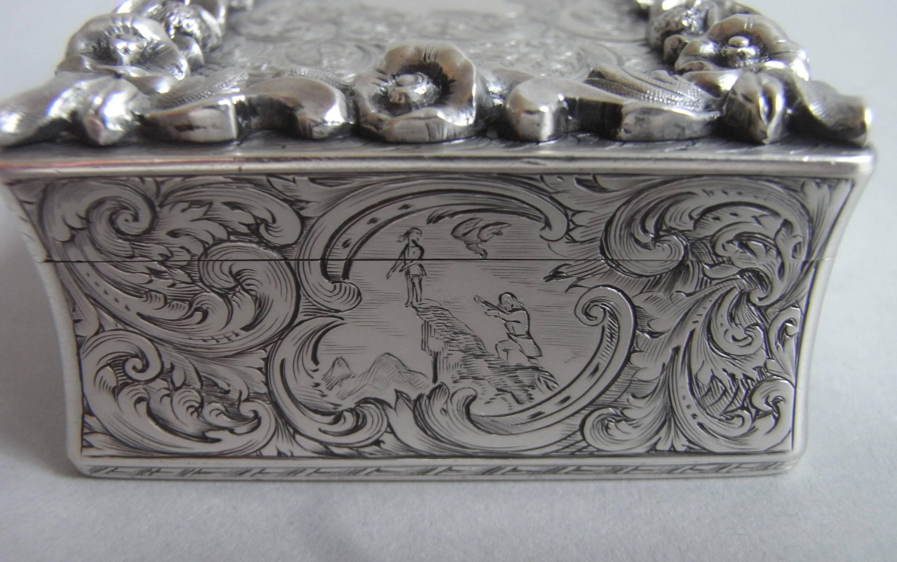 Fine and Rare Table Snuff Box Made in London in by Rawlings & Summers 1