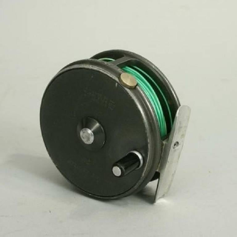 A good Hardy Perfect trout fly reel with ebonite handle, alloy foot, white agate line guide and rim tension screw. The face plate is marked 