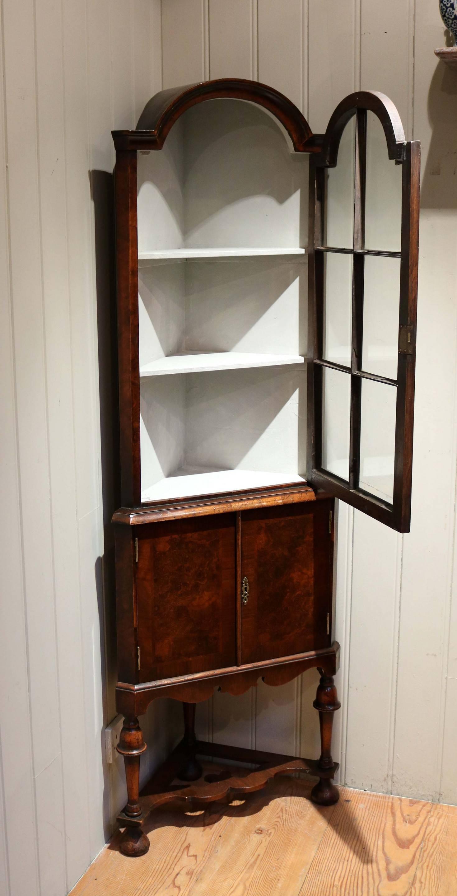 Burr Walnut Corner Display Cabinet In Good Condition In Buckinghamshire, GB