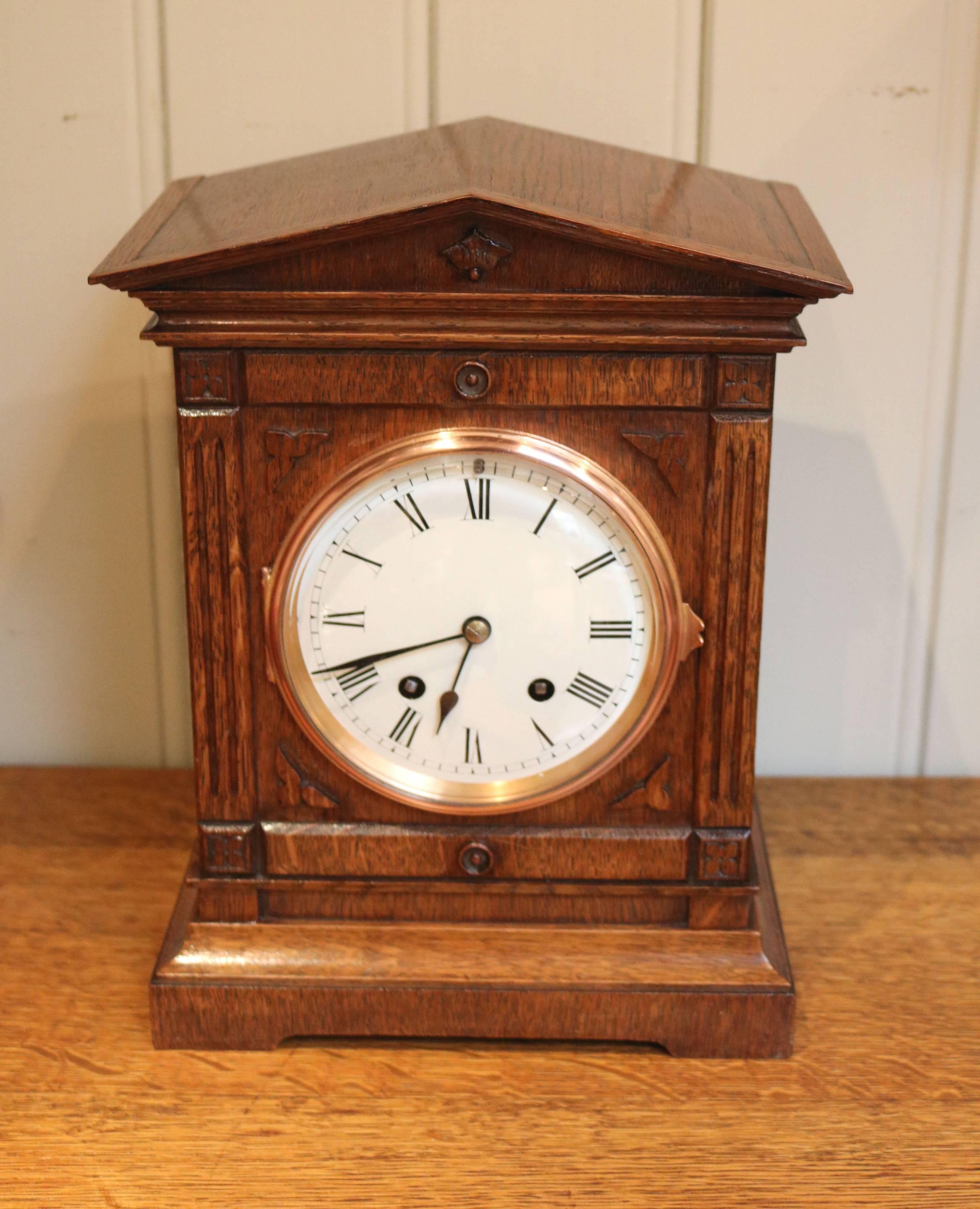 An Edwardian striking mantel clock, dating to 1906. The architectural case has reeded side columns and mounted turned roundels. It has a circular dial with a copper bezel and a bevel edge convex glass. The 8 day pendulum movement strikes the hours