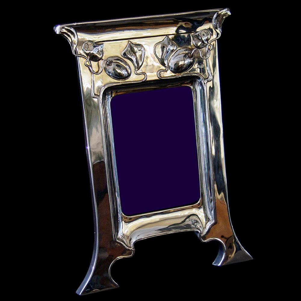 Art Nouveau Sterling Silver Photograph Frame In Good Condition For Sale In London, GB