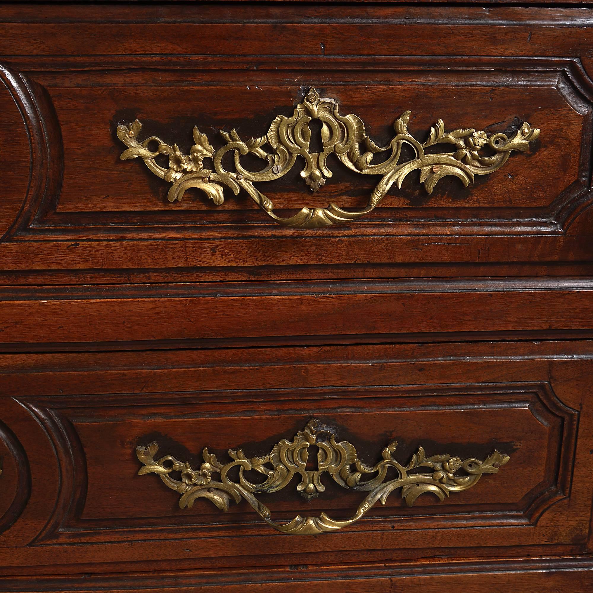 18th Century Louis XV Period Rococo Walnut Commode or Chest of Drawers In Good Condition In London, GB