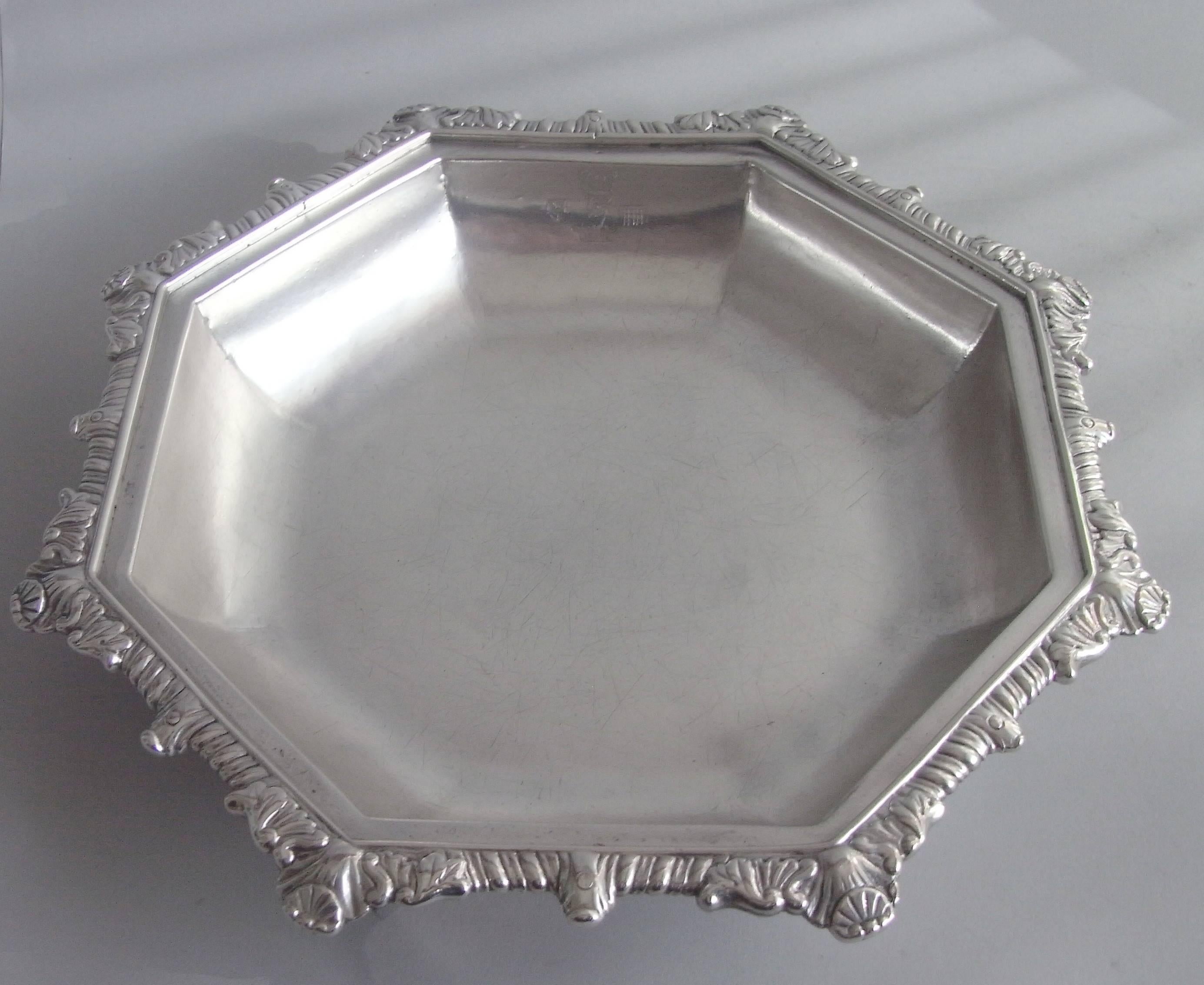 Rare and Very Unusual George III Octagonal Entree Dish by William Fountain In Good Condition In London, GB
