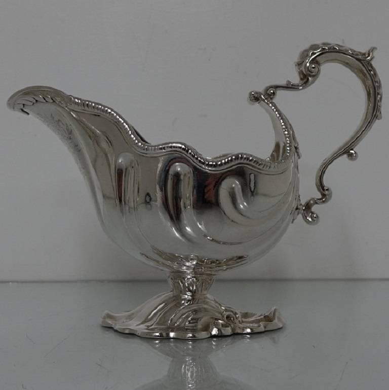 18th Century George II Antique Sterling Silver Pair of Sauce Boats London, 1758, Peze Pileau