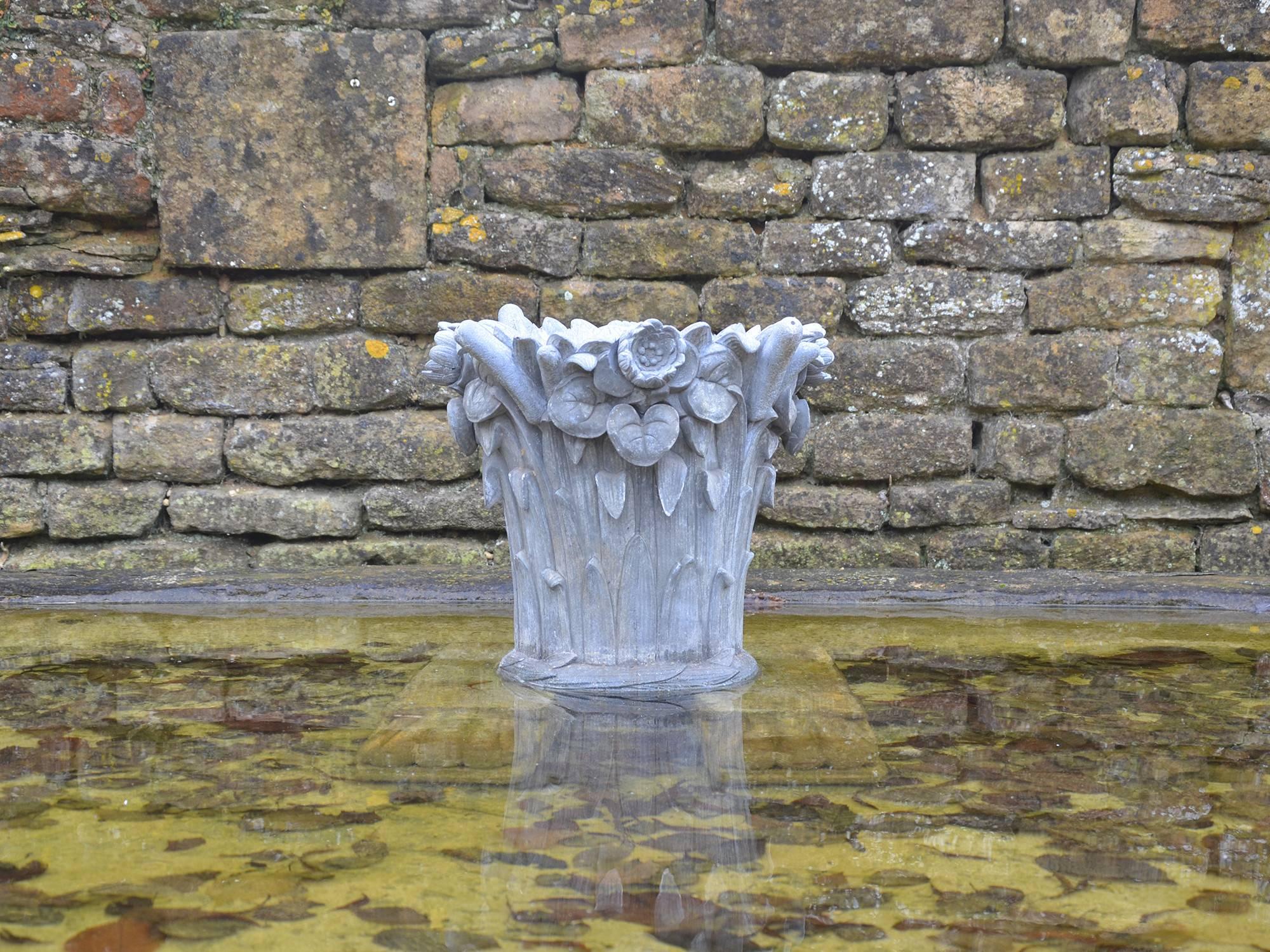 Early 20th Century Cast Zinc Alloy Fountain Spout In Good Condition In Gloucestershire, GB