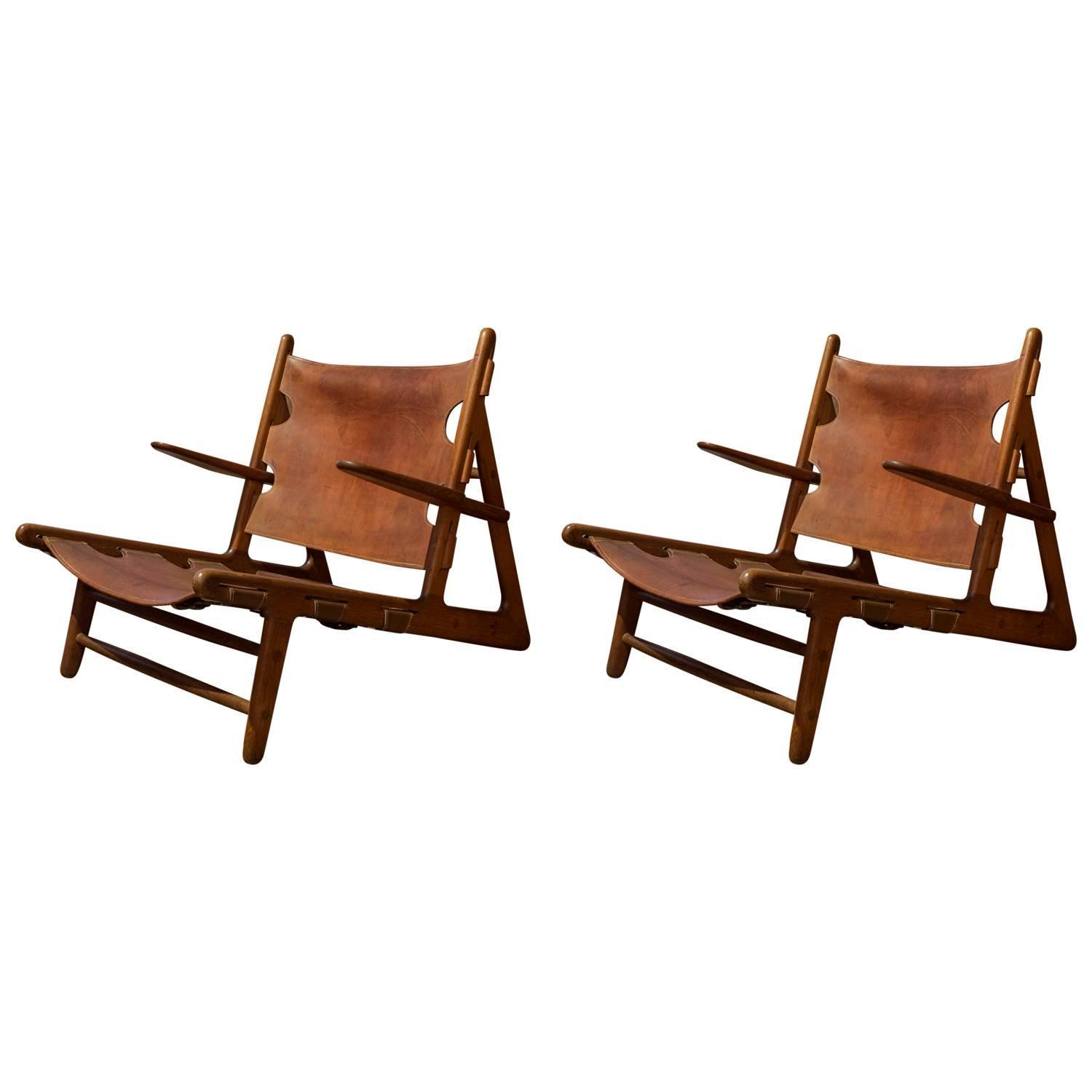 Pair Of Børge Mogensen Hunting Chairs In Oak And Patinated Pair Of Børge Mogensen Hunting Chairs