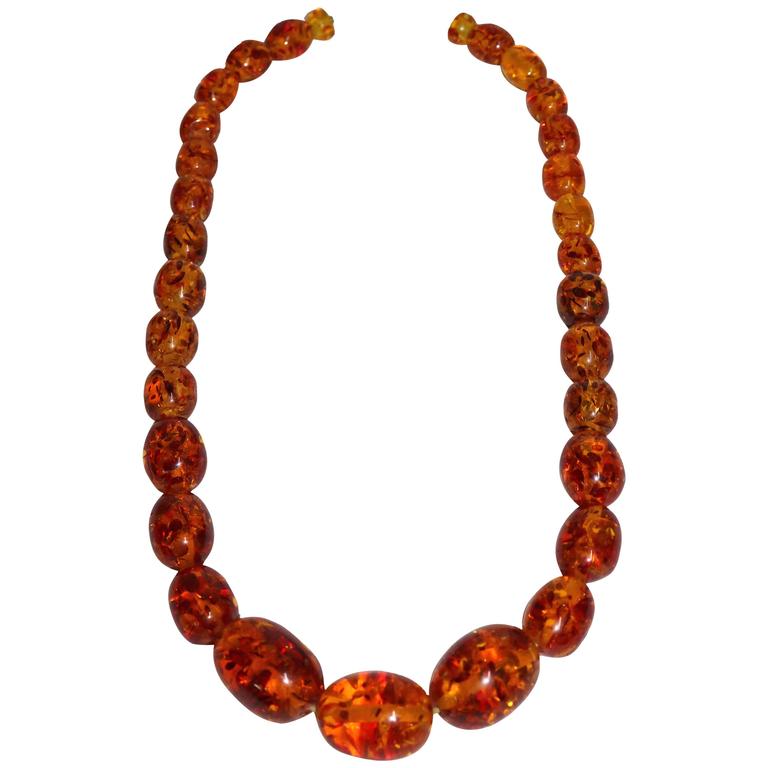 Very Fine Vintage Graduated Amber Necklace For Sale at 1stdibs