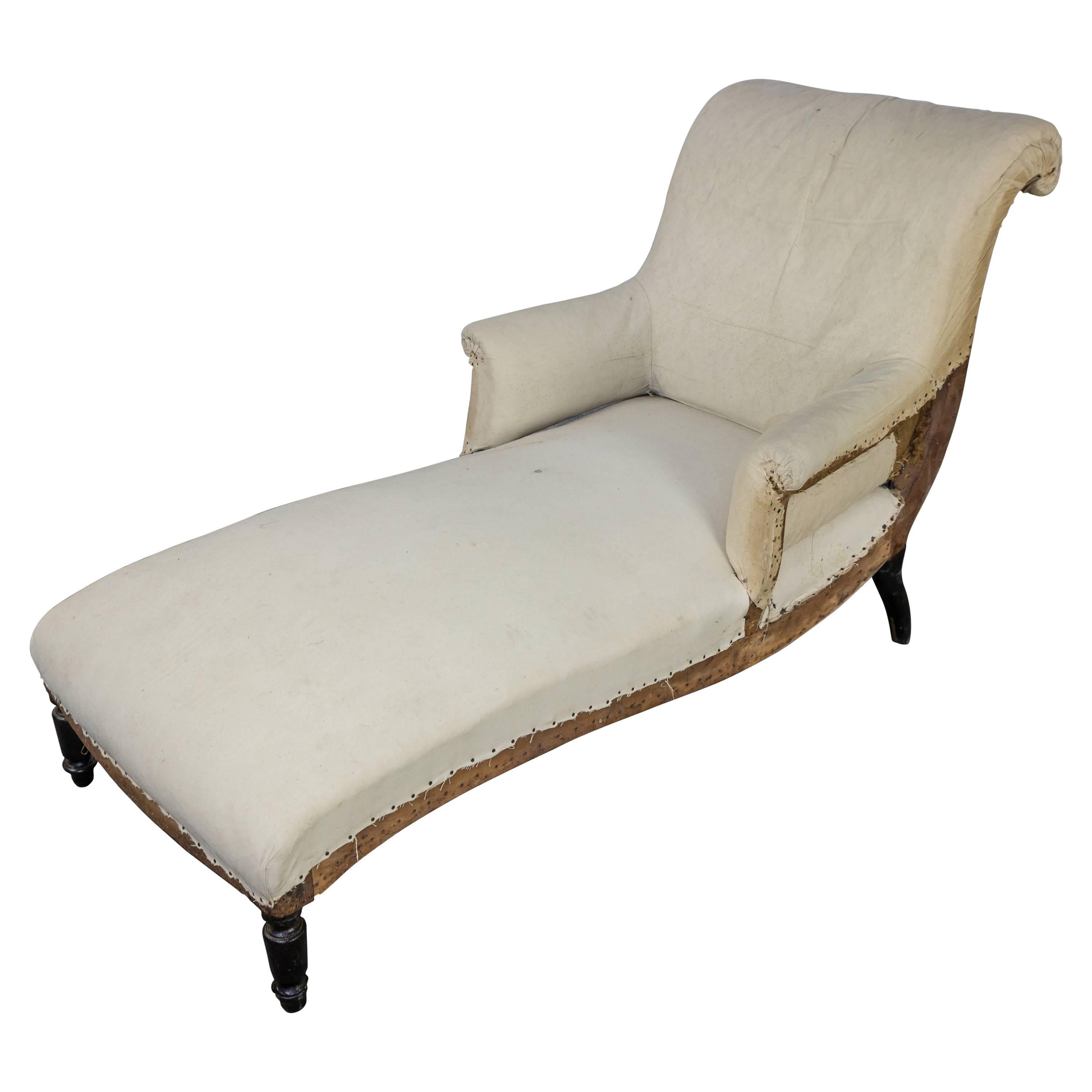 French 19th Century Scrolled Back Chaise Longue in Muslin