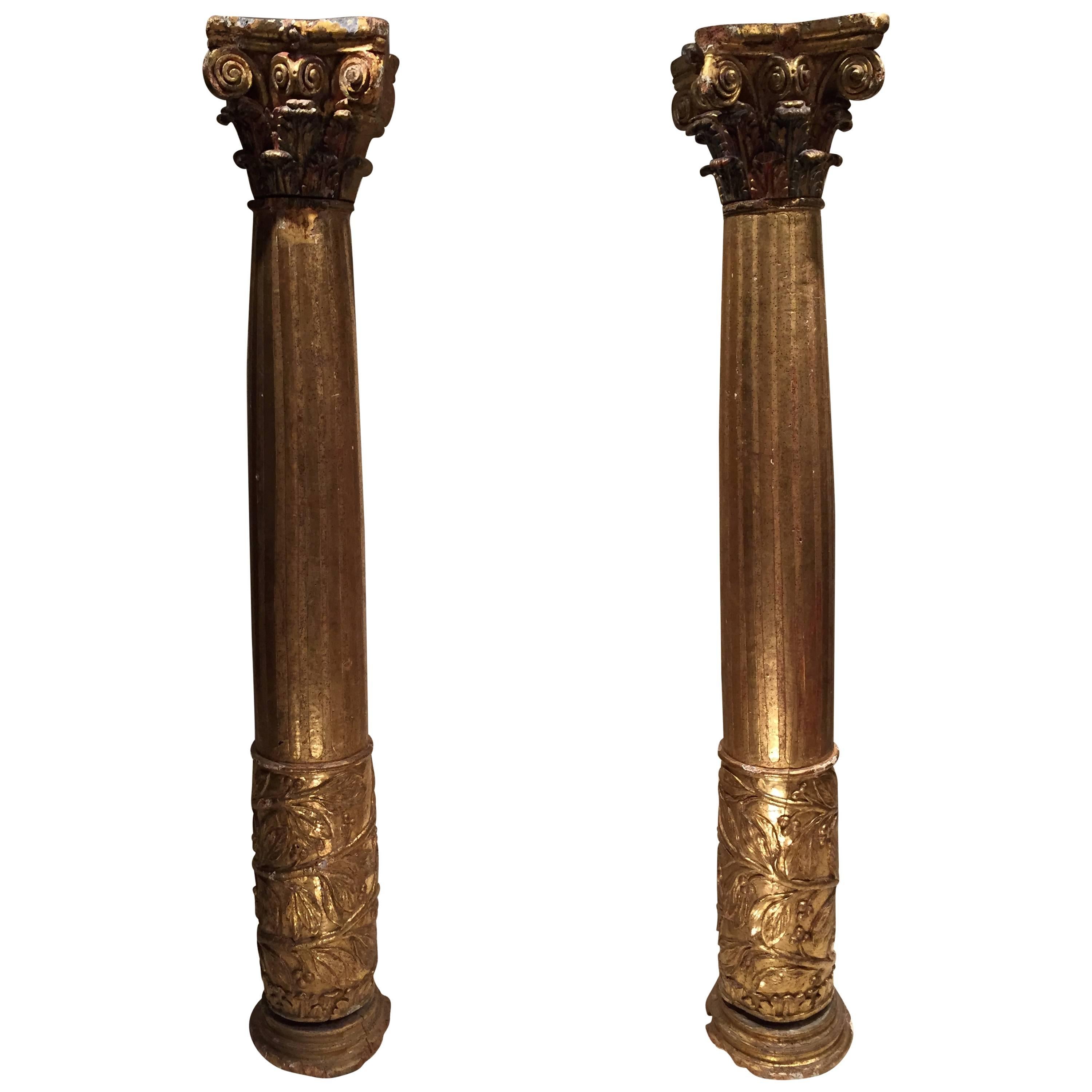 French Fine Pair of Giltwood Columns, circa 1700 For Sale