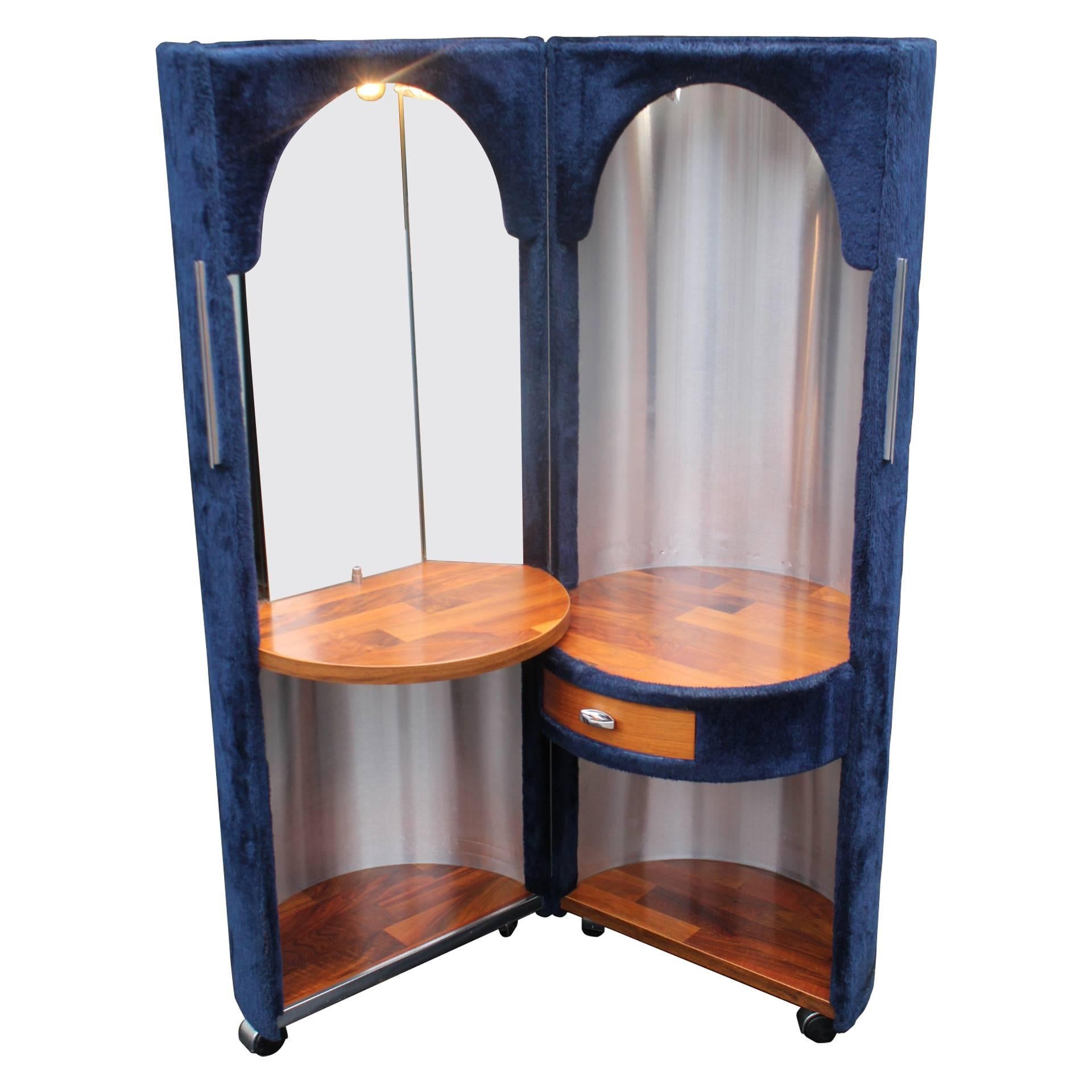 Italy Pop Design Round Mirrored Vanity Attributed to Poltrona Frau, 1970s  For Sale