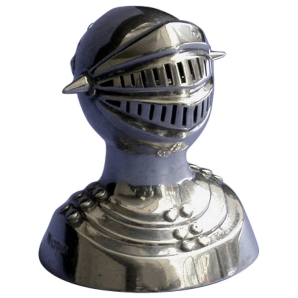 Edwardian silver pepper caster in the form of a Knight in Armour, the armoured face with hinged mechanism to reveal the interior. Made in Chester 1908 by G.U. Weight: 74.5 gm. Measure: Height: 2 5/8 inches.