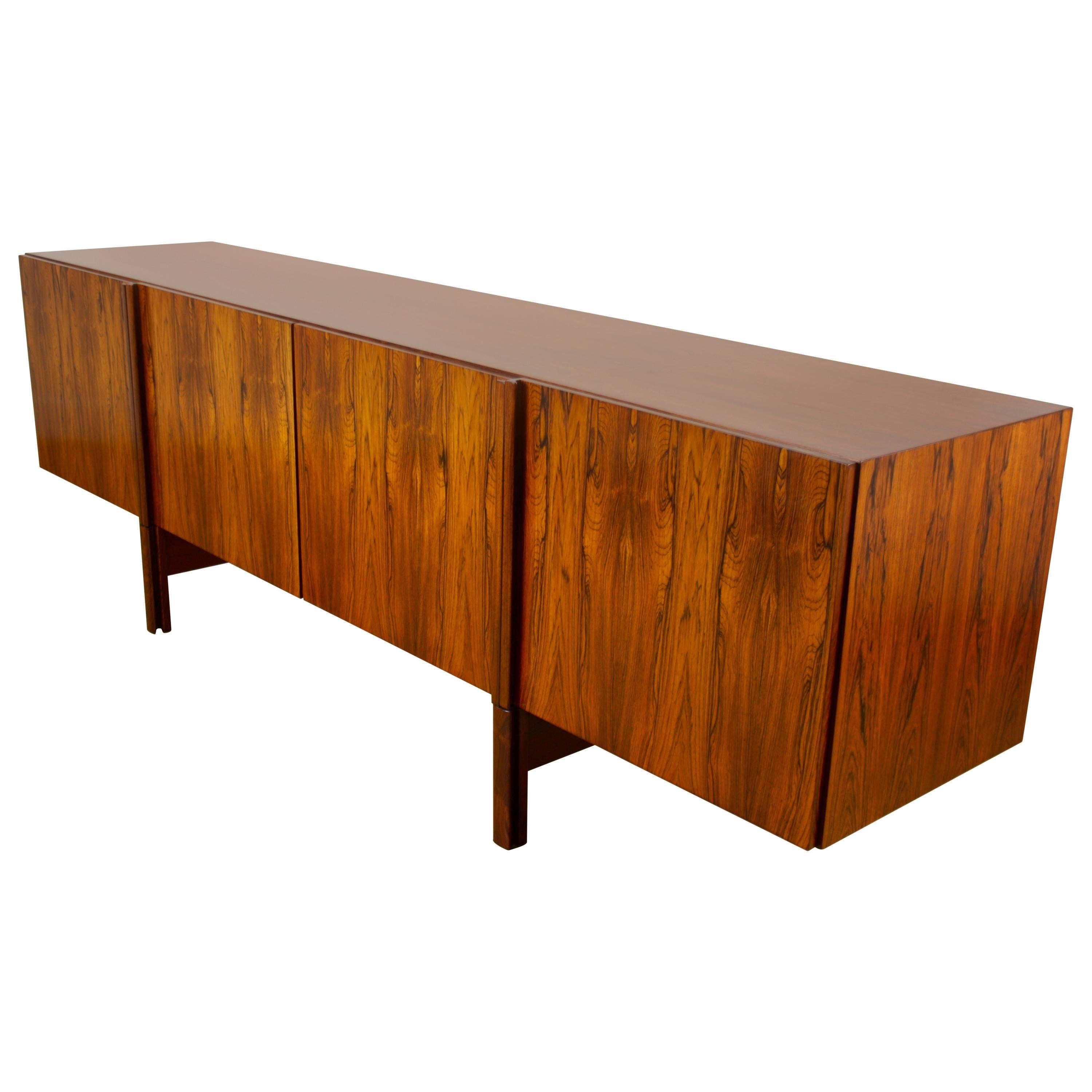 Mid-20th century design long rosewood sideboard credenza.
This Mid-Century Modern design rosewood sideboard credenza is a very rare model by Ib Kofod Larsen for Faarup Mobelfabrik
with a stunning grain to the wood and an ingenious pull that