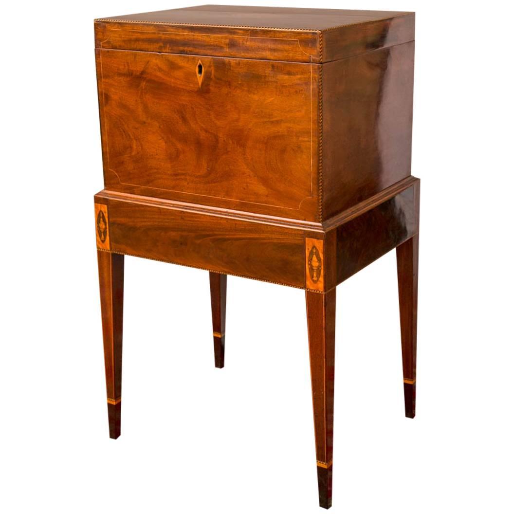 Rare and Unusual 19th Century Mid-Atlantic Hepplewhite Mahogany Cellarette For Sale