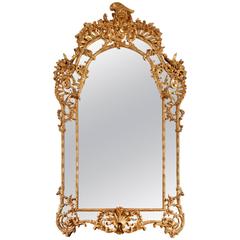 Important miroir de style Régence en bois sculpté et doré