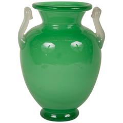 Vase en verre vert de jade de Steuben signé F. Carder
