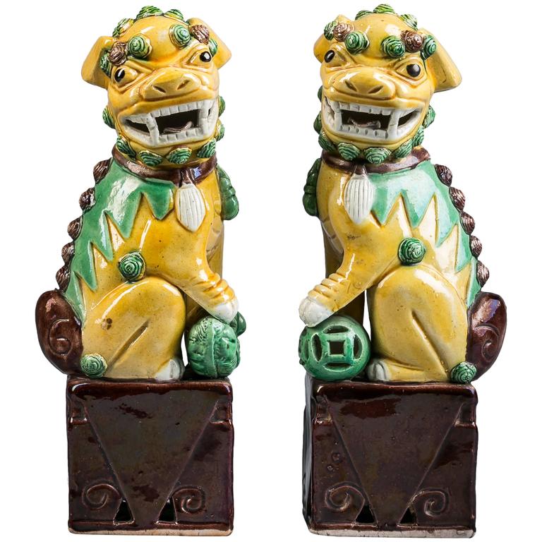 Pair of Chinese Porcelain Foo Dogs, circa 1890 For Sale at 1stdibs