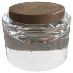 Cendrier en cristal de Sèvres avec couvercle en bois:: signé:: France:: années 1960