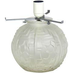 Beautiful Decorative Art Deco French Glass Lamp in the Manner of Lalique 3