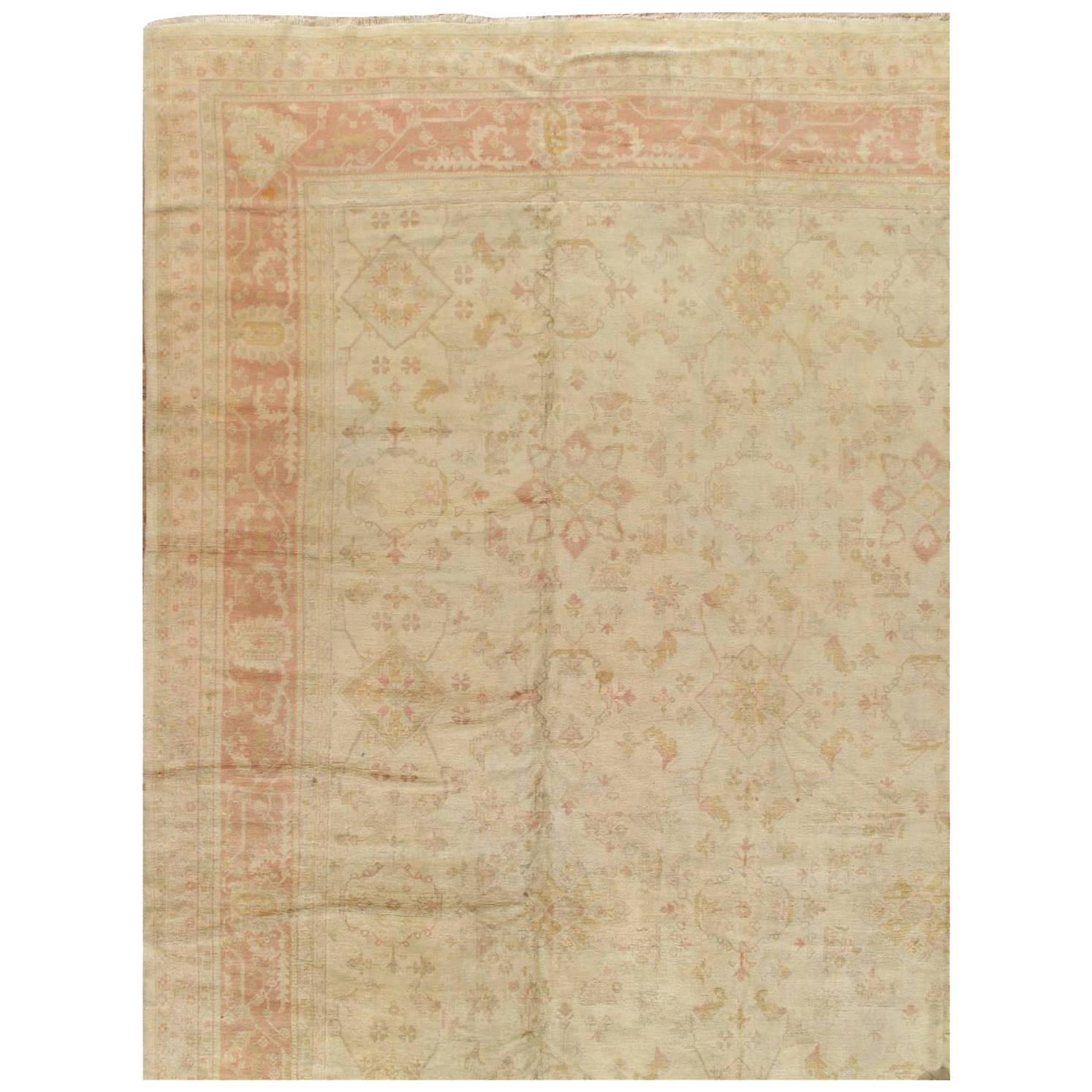 Antiker antiker Oushak-Teppich, handgefertigter orientalischer Teppich mit Korallenkoralle, Taupe, Creme fein im Angebot