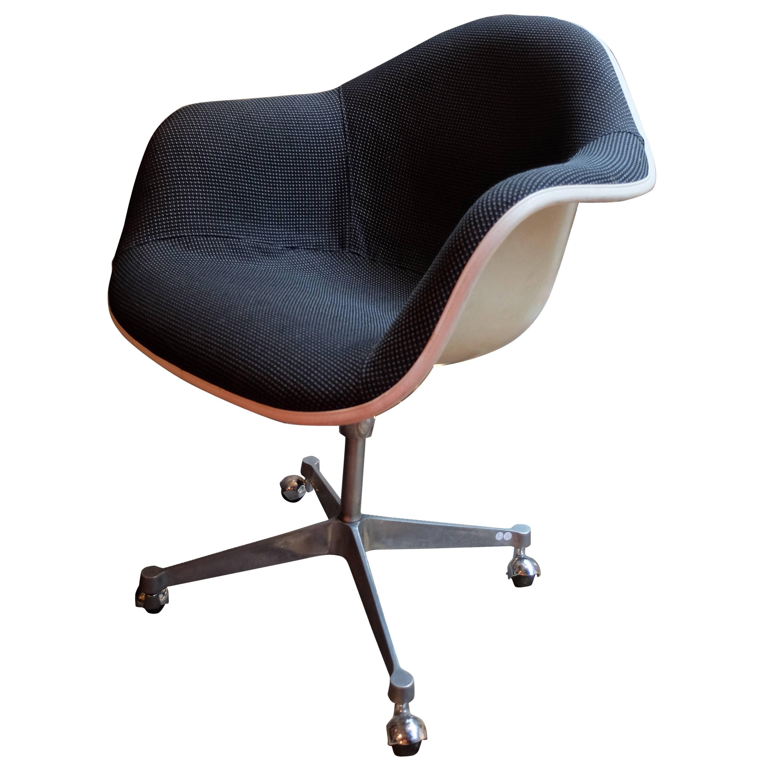 Eames Designed Chair, Edited and Signed by Mobilier International For Sale