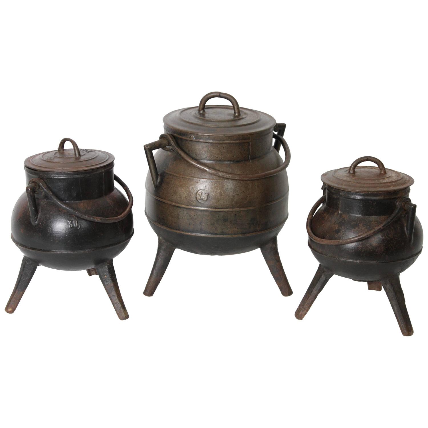 Set of Three Spanish Cast Iron Pots or Cauldrons For Sale at 1stdibs