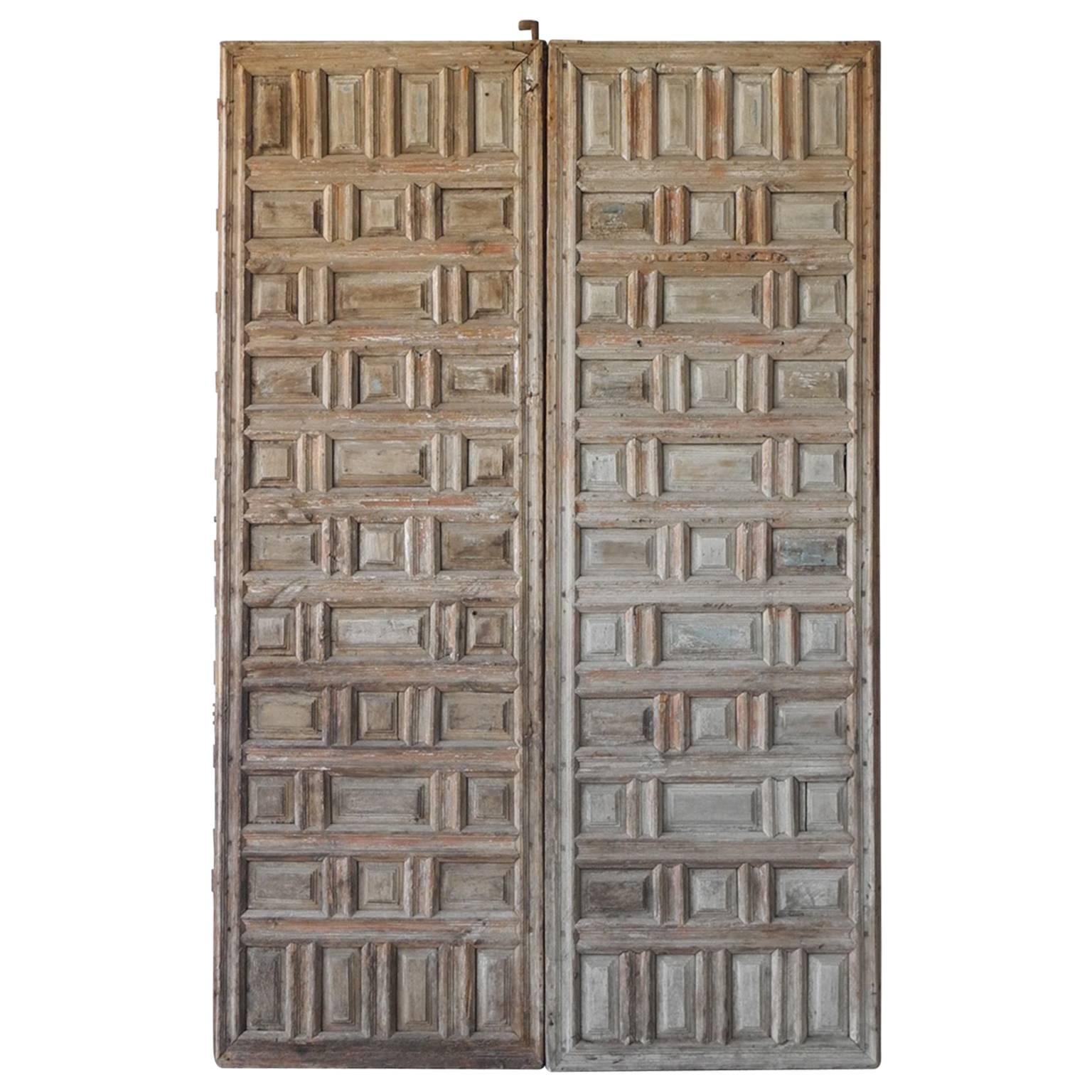 Pair of 17th Century Entrance Doors from a Palazzo in Andalusia, Spain For Sale