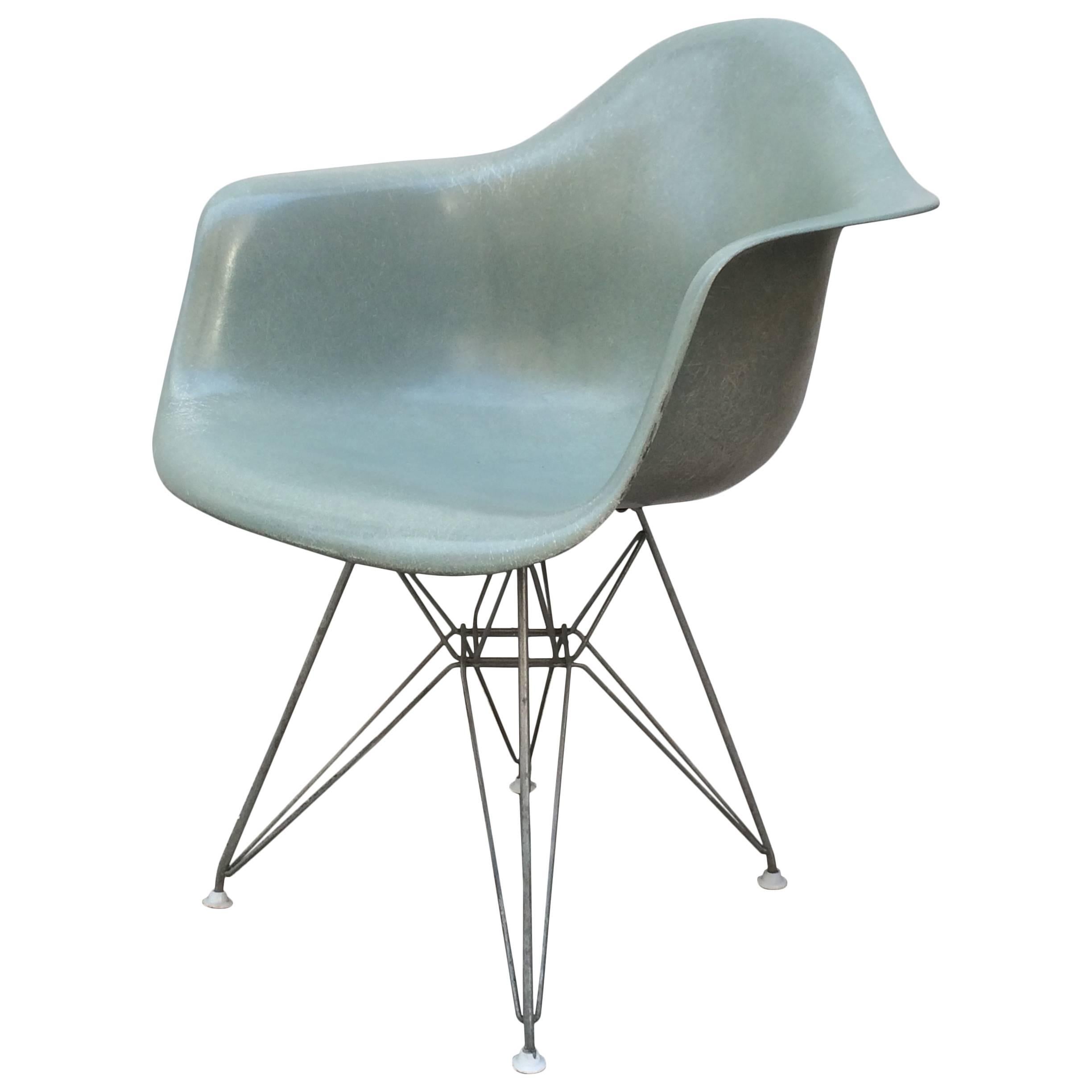 Near Mint Herman Miller Eames Seafoam Green DAR Chair