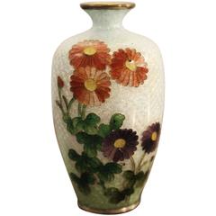 Schöne kleine Ginbari Cloisonné Vase mit Silbergrund
