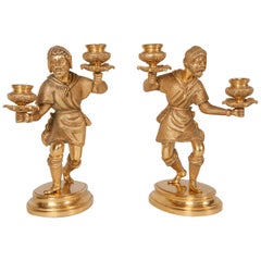 Paar Kerzenständer aus vergoldeter Bronze
