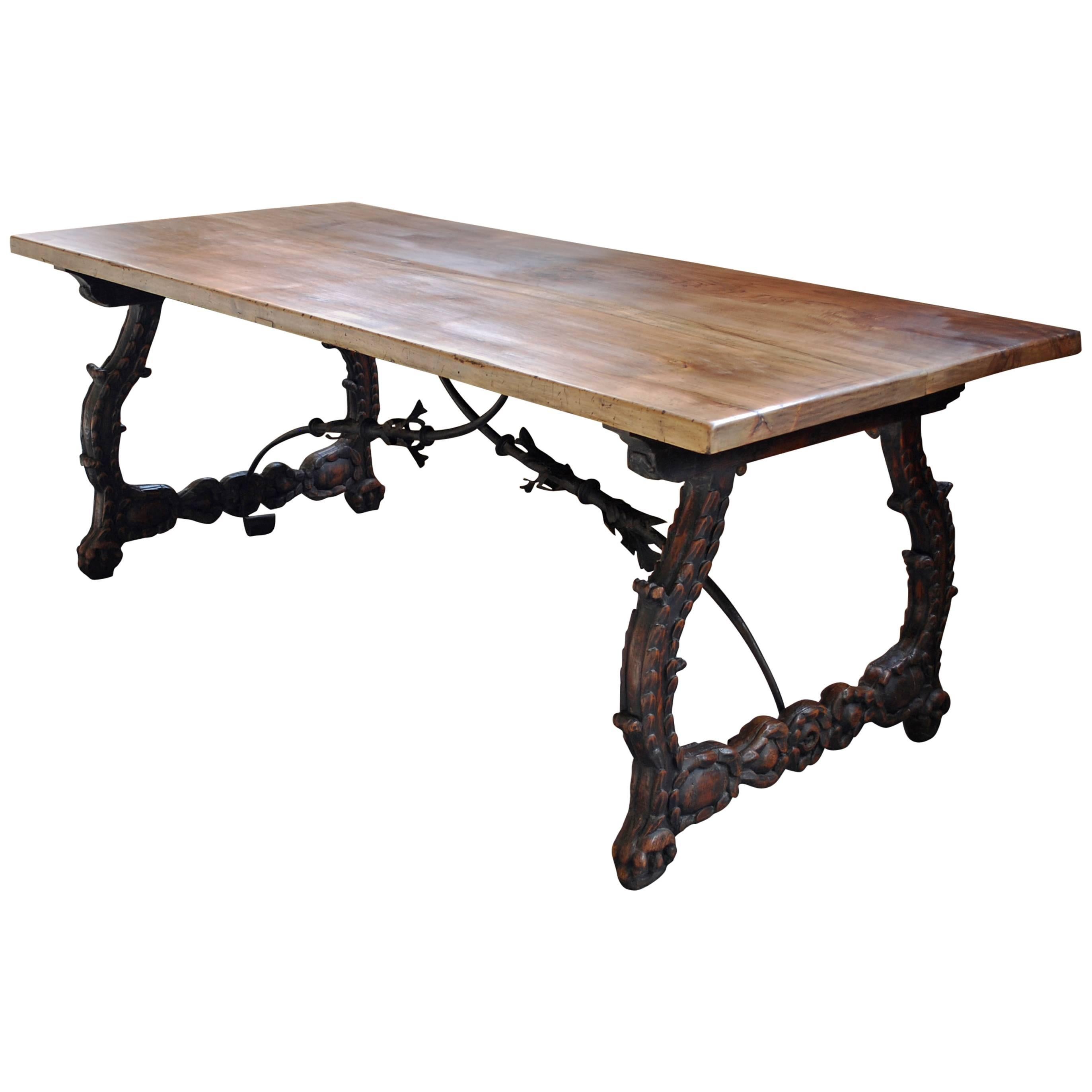 17th Century Spanish Walnut Wood Table