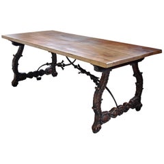 Table espagnole du XVIIe siècle en bois de noyer