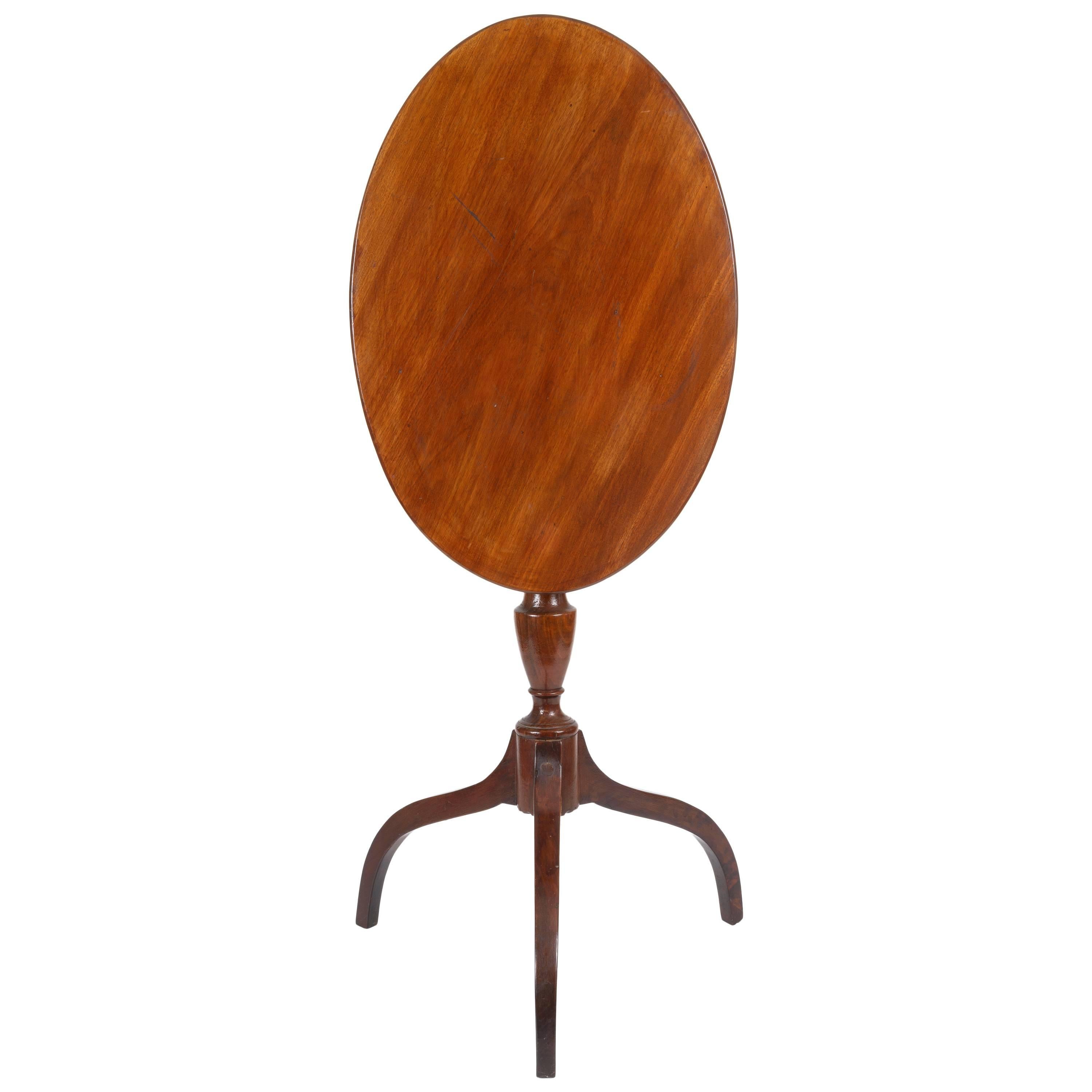 18th Century American Hepplewhite Tilt-Top Table For Sale