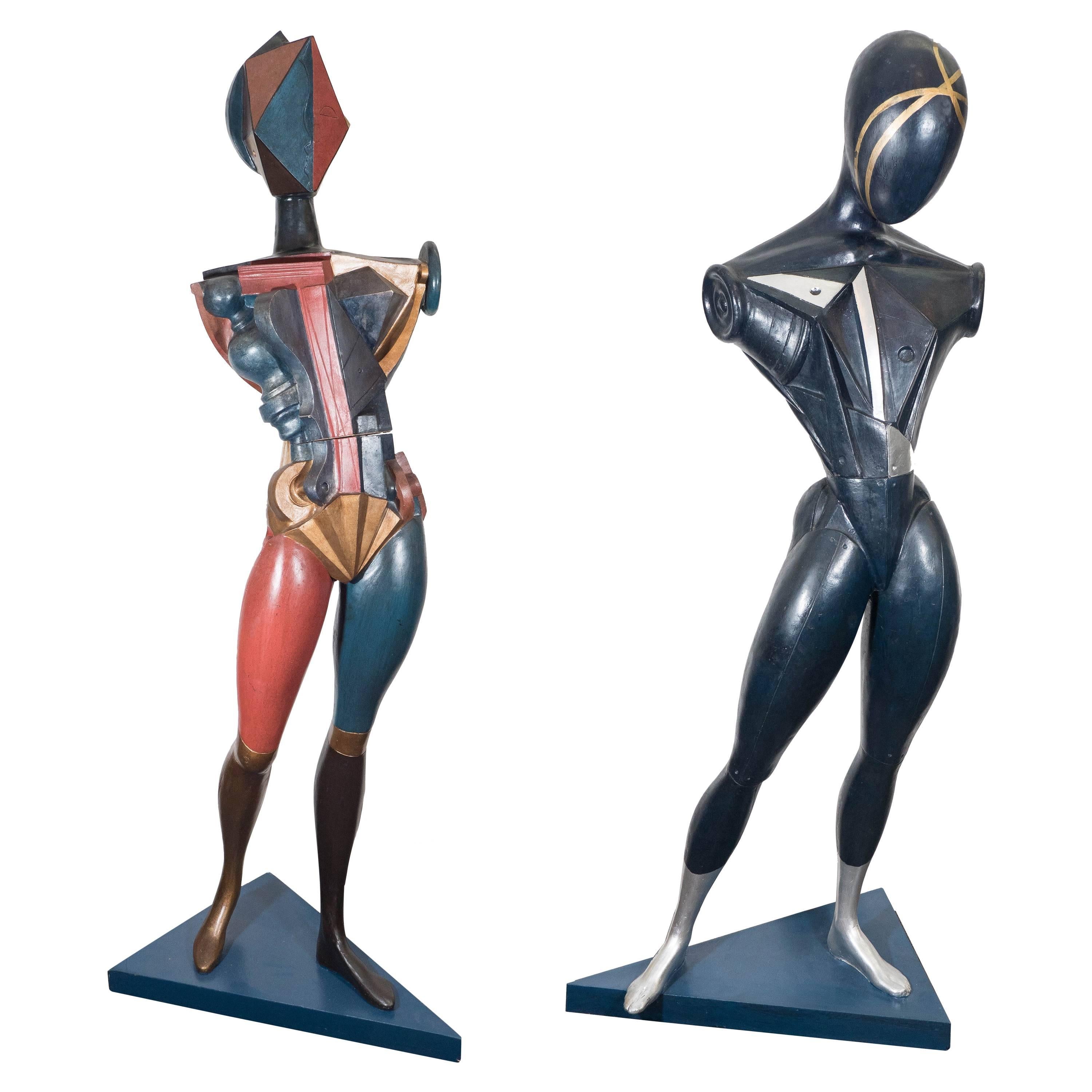 Paire de sculptures italiennes futuristes d'hommes et de femmes