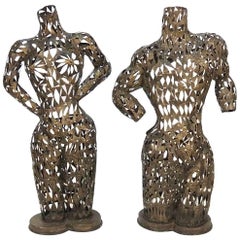 Paire de sculptures brutalistes de torse en métal