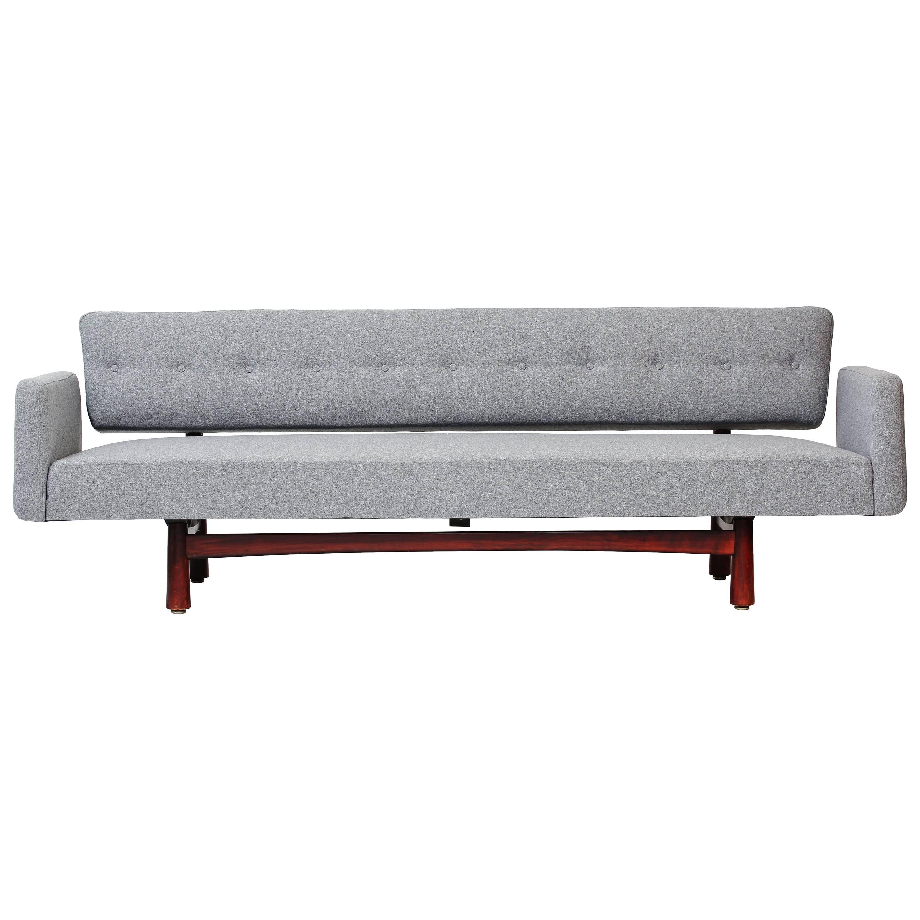 The iconic New York sofa by Edward Wormley stands out in any room with its simplistic, beautiful lines and great style. Originally these were made by Dunbar in the US but were licensed to the Swedish company Ljungs industrier AB. Reupholstered and