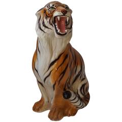 Vieille sculpture de tigre grandeur nature