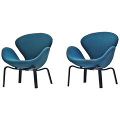 Vintage Pair of "Swans" on Wooden Legs by Arne Jacobsen