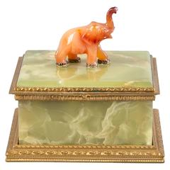 Bronze-Mounted Onyx Box with Agate Elephant, circa 1900 4