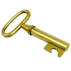Carl Aubock Grande chiave in ottone con vite per tappo, apribottiglie, fermacarte, Austria, anni '50