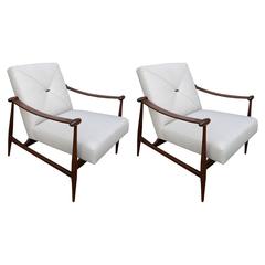 Pair of Liceu de Arte Chairs 5