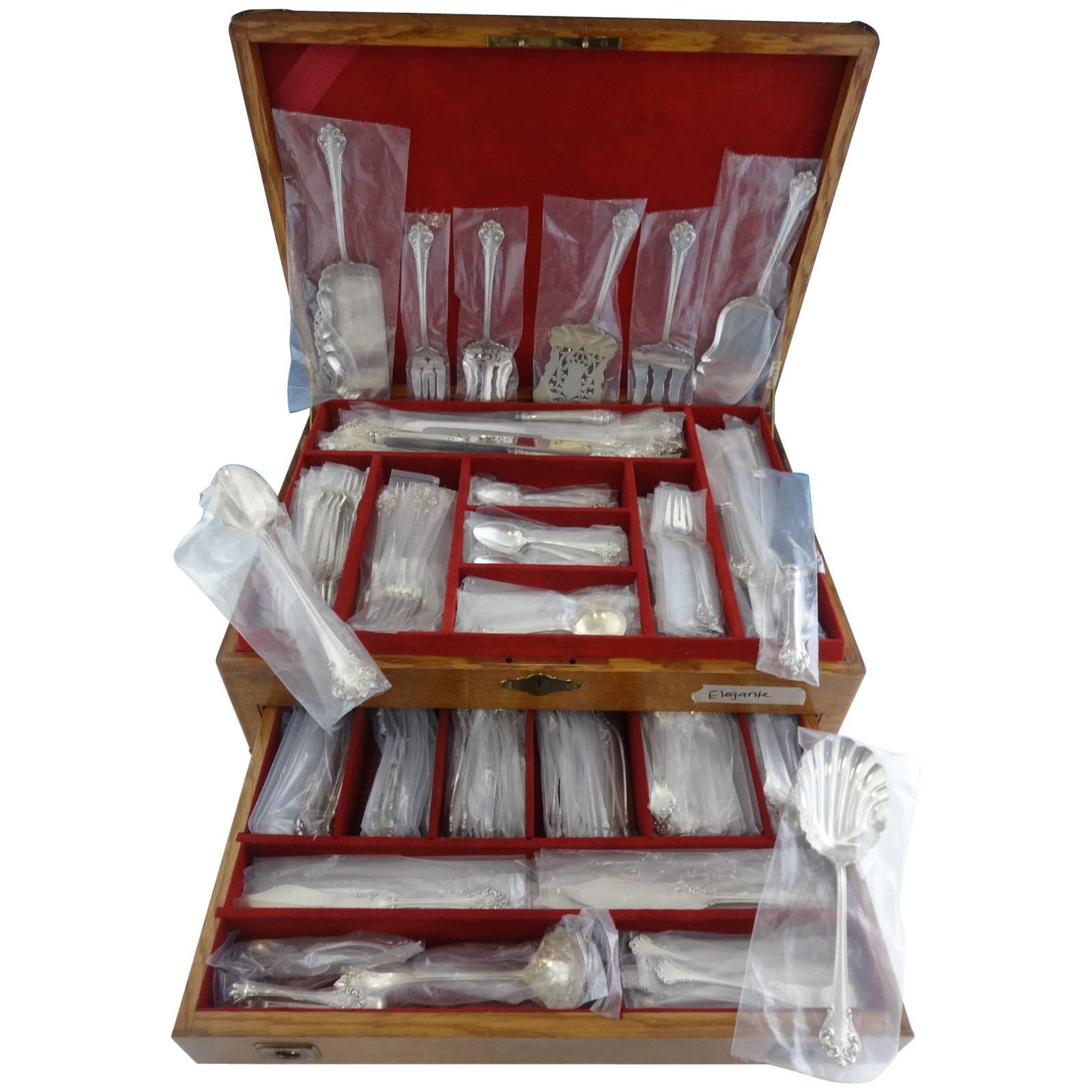 Stunning timeless Elegante by Reed & Barton circa 1900 sterling silver flatware set of 245 pieces. This truly elegant flatware cutlery set includes:

36 dinner knives, 9 7/8