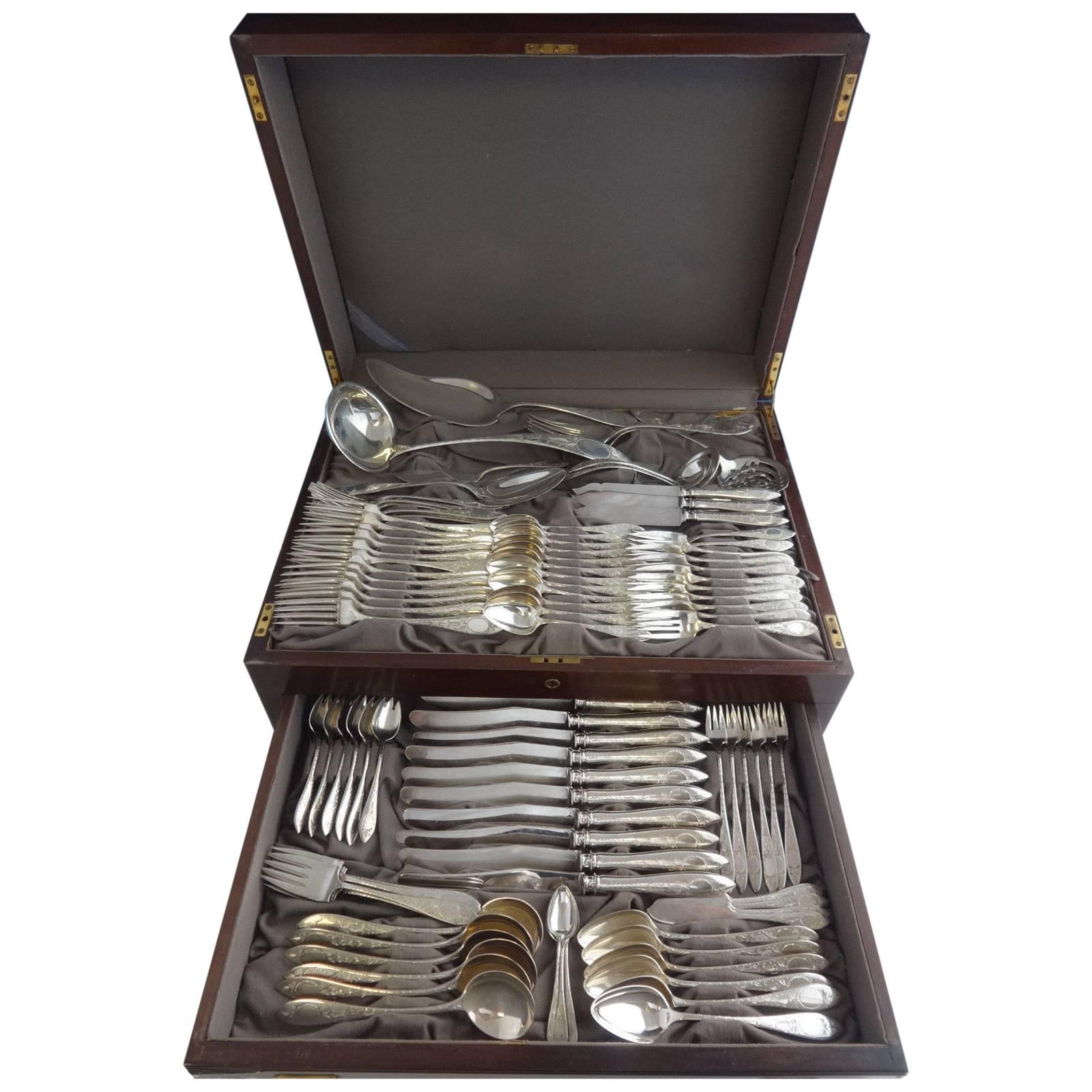 Beautiful Lafayette Engraved by Towle sterling silver flatware set of 110 pieces. This pattern has a hand engraved design and is circa 1905. This large set includes:

12 dinner knives, 10 3/4